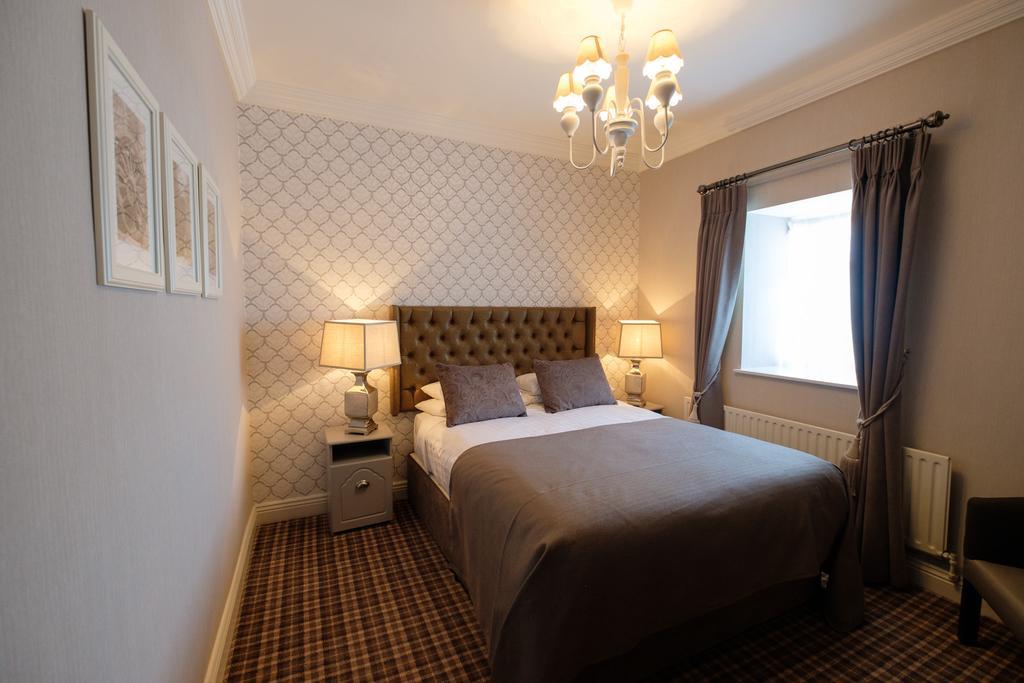 Dooly'S Hotel Бирр Экстерьер фото