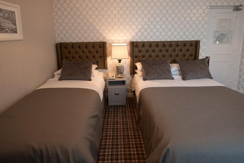 Dooly'S Hotel Бирр Экстерьер фото