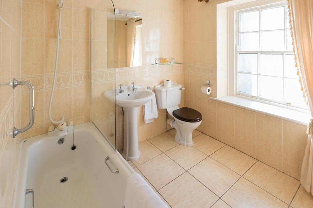 Dooly'S Hotel Бирр Экстерьер фото